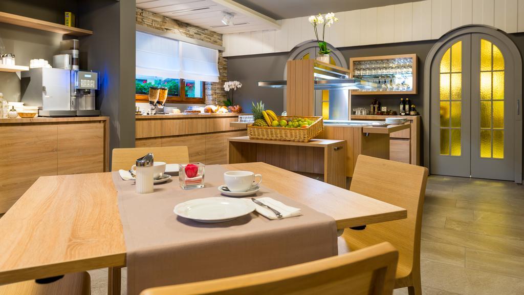 Hotel-restaurant